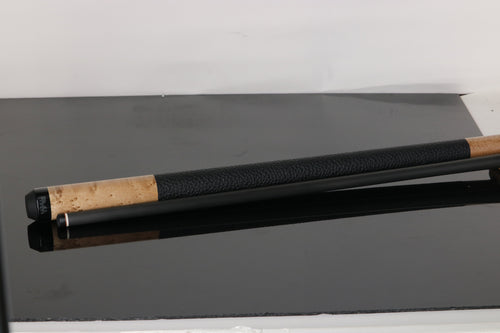 Bull Carbon BCC12C1 Play Cue - Taupe-Stained Birdseye Maple with Textured Leather Wrap 3