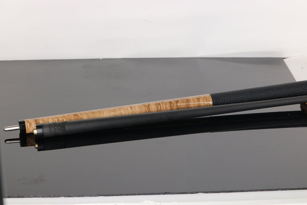 Bull Carbon BCC12C1 Play Cue - Taupe-Stained Birdseye Maple with Textured Leather Wrap