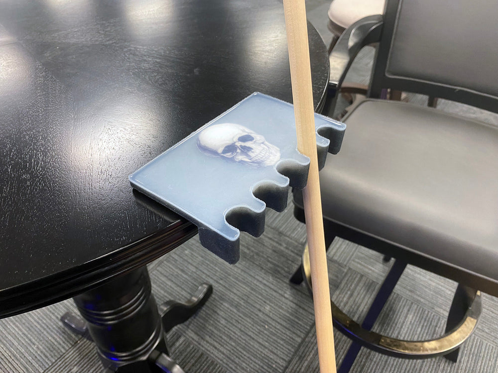 White Skull 5 Cue Holder Black and White